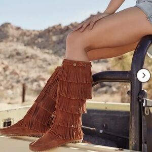 Minnetonka Brown 5 Layer Fringe Knee-High Boots - Stylish Western Boots Size 9